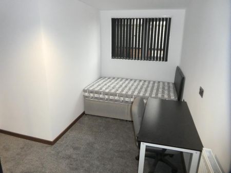 5 bedroom terraced house to rent - Photo 4