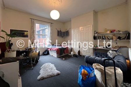 5 Bedroom Mid Terraced House for rent in Victoria Road - Photo 3