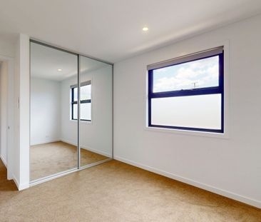 Fresh, Modern, and Minutes from the Beach - Photo 5