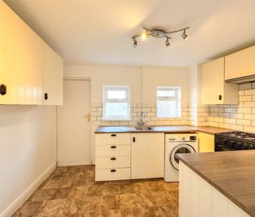 3 bedroom end of terrace house to rent - Photo 2