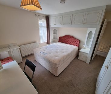 6 Bed Student Accommodation - Photo 5