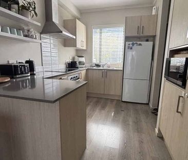 Modern Townhouse in heart of Hobsonville - Photo 2