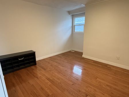 For Lease - 74 Hepscott Terrace Unit# Main, Toronto, Ontario - Photo 5