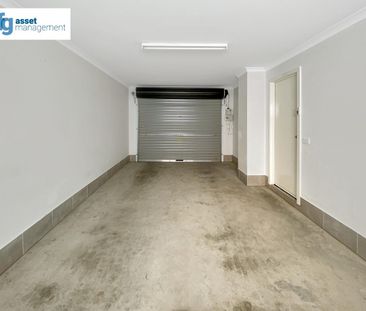 Charming 3 Bedroom Townhouse in Officer! - Photo 6