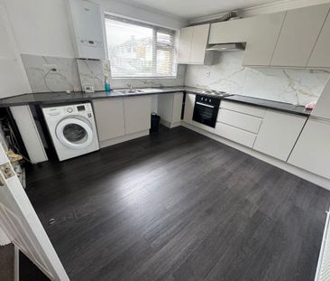 3 bedroom terraced house to rent - Photo 4
