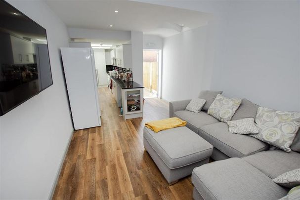 6 bedroom house to rent - Photo 1