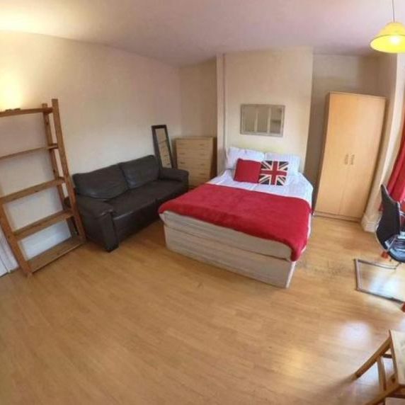 St. Denys Road, Southampton - Photo 1