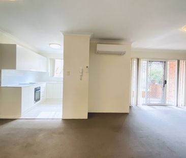 BEAUTIFUL 2 BEDROOM UNIT 700M TO YAGOONA STATION - Photo 3