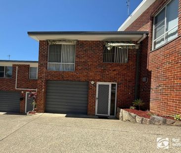 Renovated townhouse within walking distance to town - Photo 5