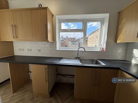 3 bedroom terraced house to rent - Photo 3