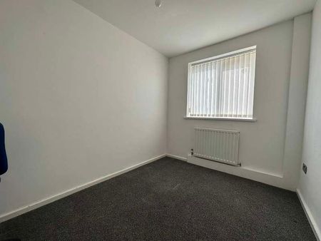 Fewster Square, Gateshead, NE10 - Photo 2