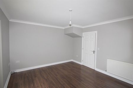 3 Bedroom House - End Terrace To Let - Photo 3