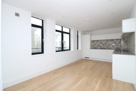 Russell Mews - Photo 3