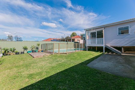 Newly Renovated Charming Home with Pool and Lock up Garage - Photo 3