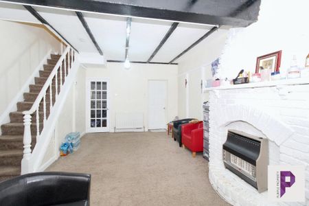 3 bedroom terraced house to rent - Photo 3