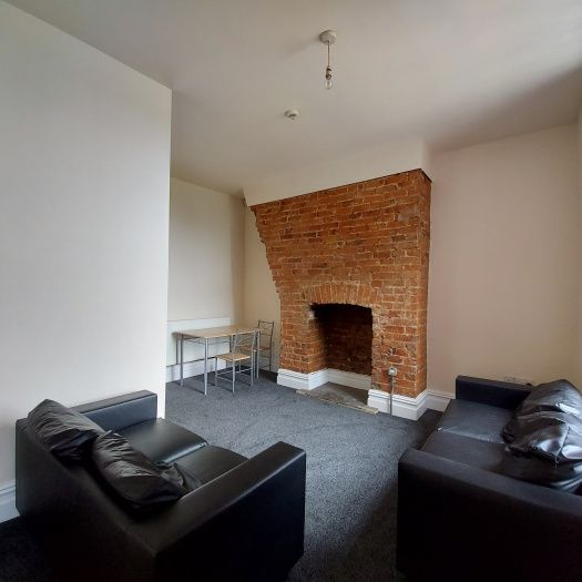 6 Stanley Terrace - Flat 3, Preston - Photo 1