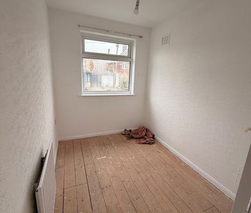 3 Bed Semi-Detached House, Plymouth Drive, LE5 - Photo 2