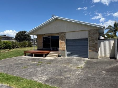 One Bedroom With Views - Otumoetai - Photo 4