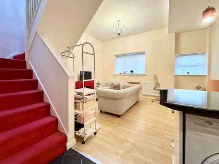 Carlton Mount, 2 Cranborne Road, Bournemouth, Dorset, BH2 - Photo 4