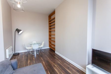 2 bedroom flat to rent - Photo 2