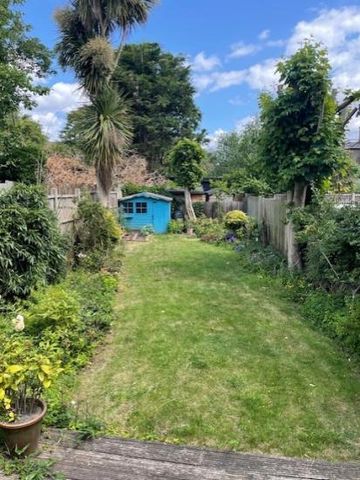 Seeking a part-time lodger for double room in Kensal Rise, NW London - Photo 2