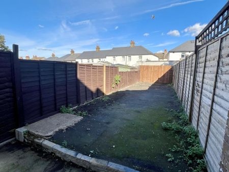 2 bedroom terraced house to rent - Photo 4