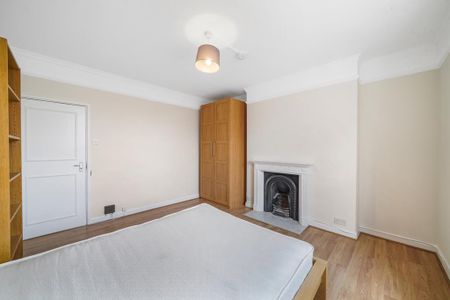 3 bedroom flat to rent - Photo 3
