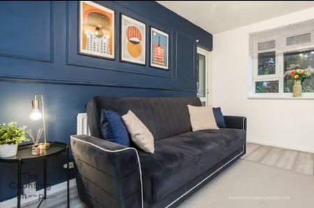 2 Bed Flat, Abbess Close, SW2 - Photo 2