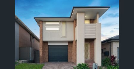 Contemporary family sanctuary in a coveted setting - Photo 5