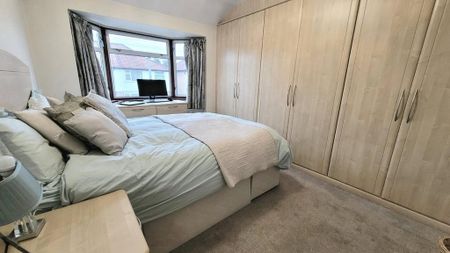 3 bedroom semi-detached house to rent - Photo 2