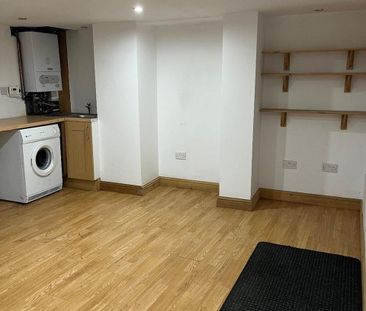 4 Bed Terraced House, Aviary Road, LS12 - Photo 2