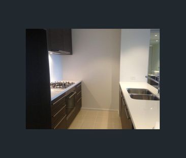 Stylish and Sophisticated 2 Bedroom Apartment - Photo 6