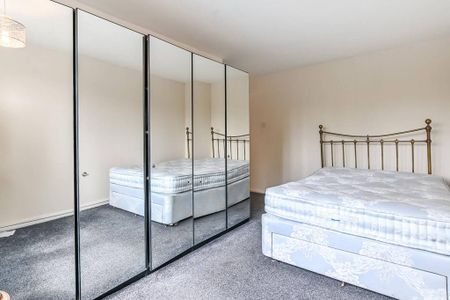 3 bedroom flat to rent - Photo 2