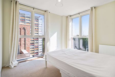 A stylish three bedroom penthouse apartment with balcony and parking. - Photo 2