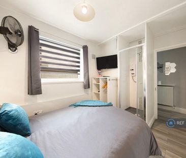 1 bedroom in a flat share to rent - Photo 6