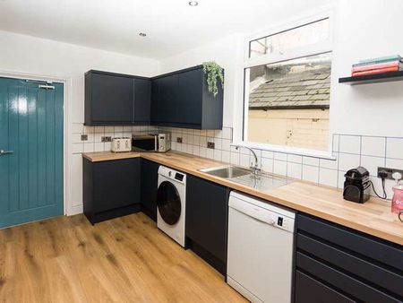 6 Bedroomed co-living home refurbished in 2023 - Photo 4