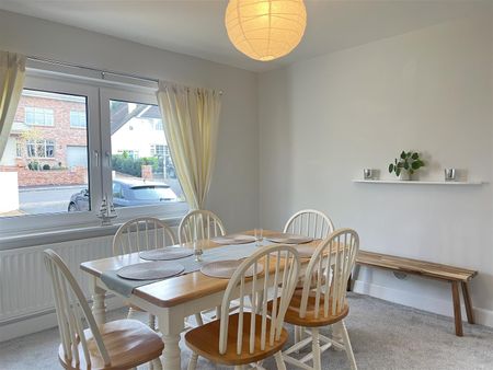 4 Bedroom House - Photo 3