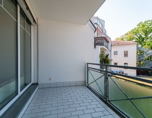 Coswig-Neusörnewitz - 2-Zimmer-Wohnung mit Westloggia, EBK und Blick auf einen kl. Park - Foto 1