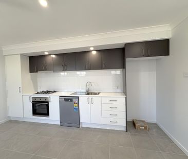 Stylish & Newly Built 2-Bedroom Duplex in Lochinvar - Photo 4