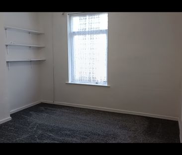 2 Bed Terraced House, Bobbers Mill Road, NG7 - Photo 2