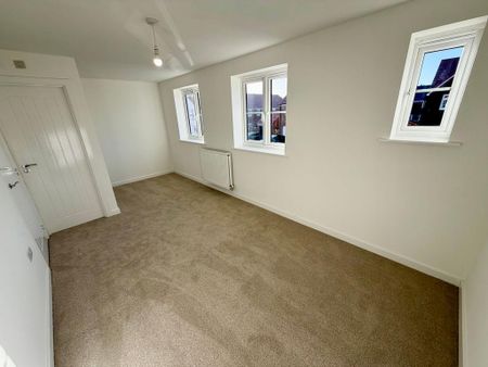 3 bedroom semi-detached house to rent - Photo 2