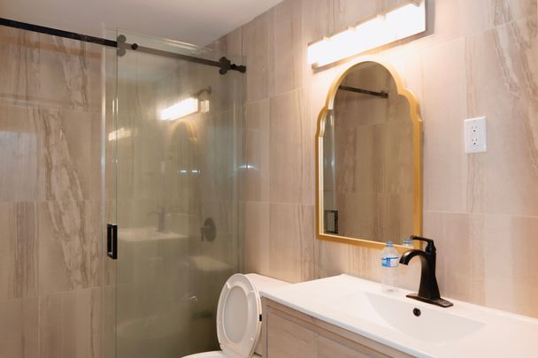 For Lease - 1042 St Clair Avenue Unit# 202, Toronto, Ontario - Photo 1