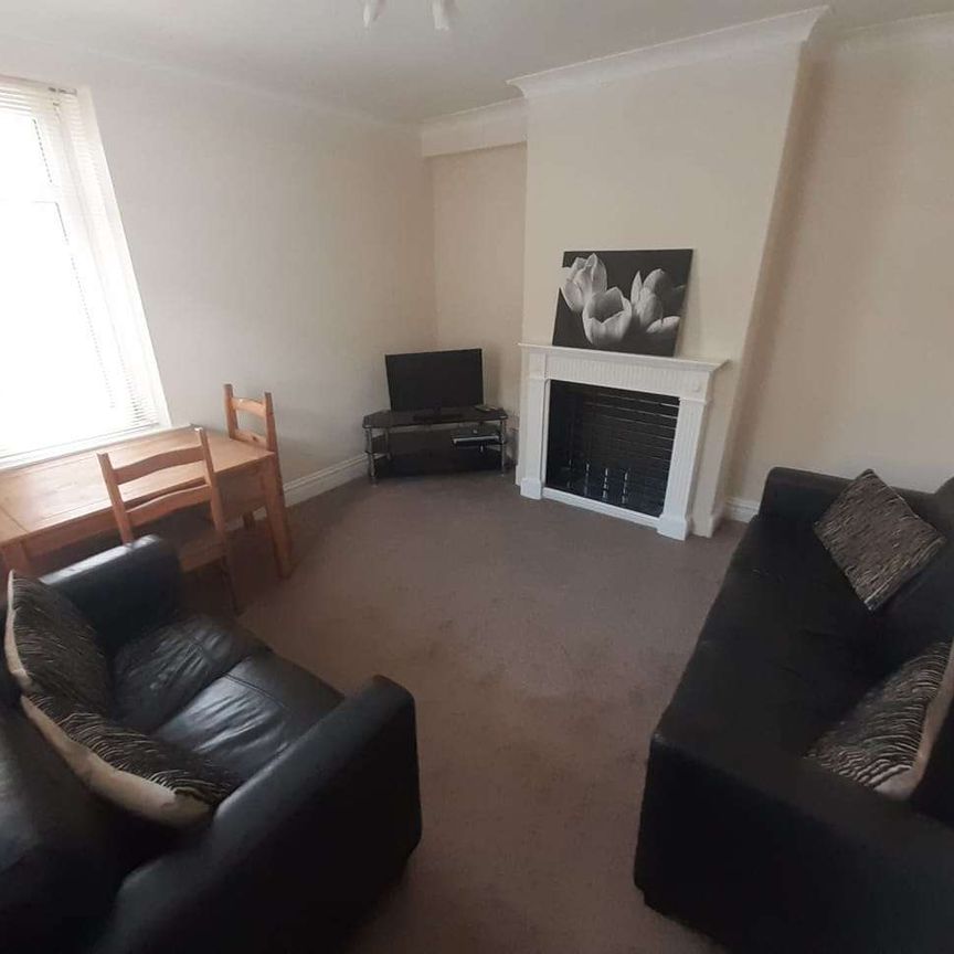 Co-Operative Street Room 5 - Photo 1