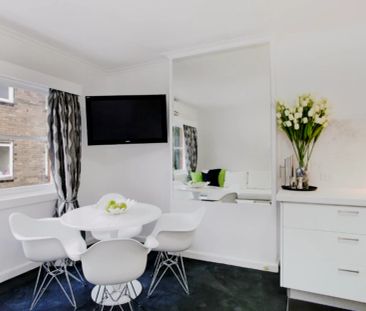 Bright studio near South Yarra Station metro station - Photo 3