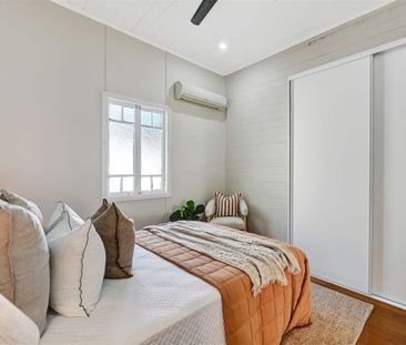 MODERN 3 BEDROOM HOME + CENTRAL LOCATION + CLASSIC CHARACTER! - Photo 6