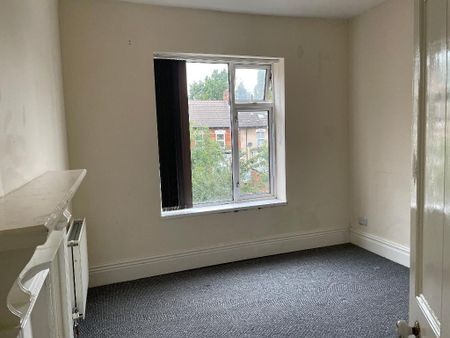 3 Bedroom First Floor Apartment To Rent - Photo 4