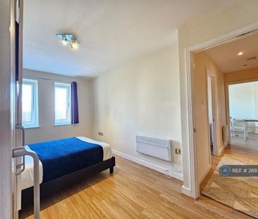 2 bedroom flat to rent - Photo 4