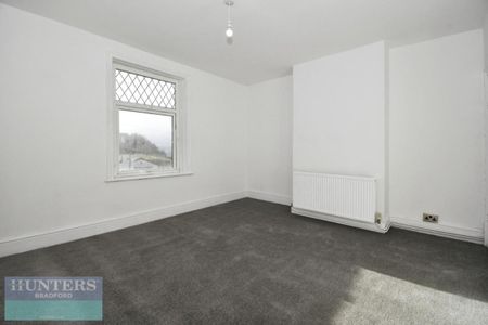 Cranmer Road, Bradford, West Yorkshire, BD3 - Photo 2