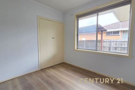 Charming Home in Dandenong North - Photo 5