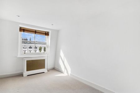 3 bedroom flat in South Kensington - Photo 4